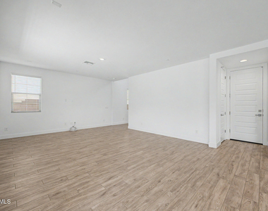 21505 E Sparrow Drive - Photo Thumbnail 7