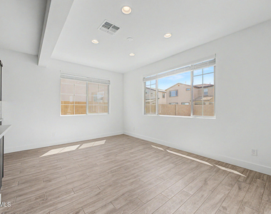 21505 E Sparrow Drive - Photo Thumbnail 11