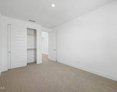 21505 E Sparrow Drive - Photo Thumbnail 31