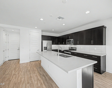 21505 E Sparrow Drive - Photo Thumbnail 15