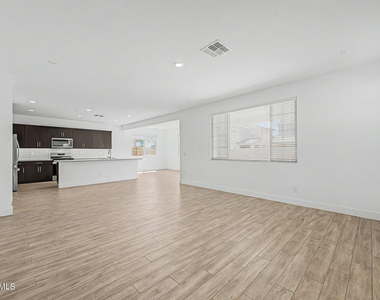 21505 E Sparrow Drive - Photo Thumbnail 8