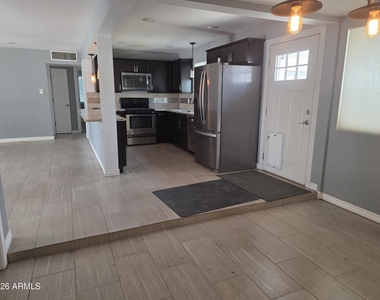 1812 E Whitton Avenue - Photo Thumbnail 24