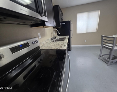 1812 E Whitton Avenue - Photo Thumbnail 33