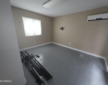 1812 E Whitton Avenue - Photo Thumbnail 29
