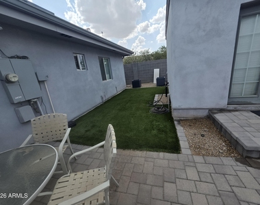 1812 E Whitton Avenue - Photo Thumbnail 37