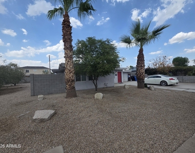 1812 E Whitton Avenue - Photo Thumbnail 44