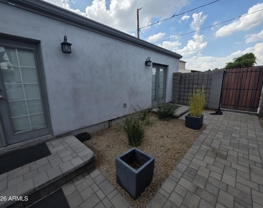 1812 E Whitton Avenue - Photo Thumbnail 36