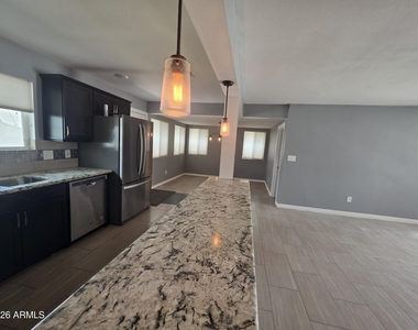 1812 E Whitton Avenue - Photo Thumbnail 17