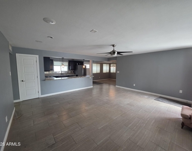 1812 E Whitton Avenue - Photo Thumbnail 13