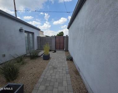 1812 E Whitton Avenue - Photo Thumbnail 38