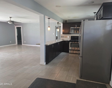 1812 E Whitton Avenue - Photo Thumbnail 25