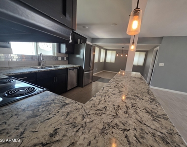 1812 E Whitton Avenue - Photo Thumbnail 16