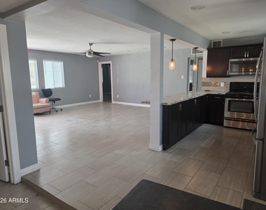 1812 E Whitton Avenue - Photo Thumbnail 27