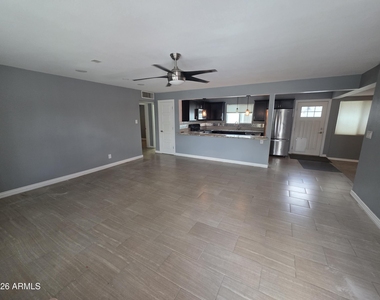 1812 E Whitton Avenue - Photo Thumbnail 4