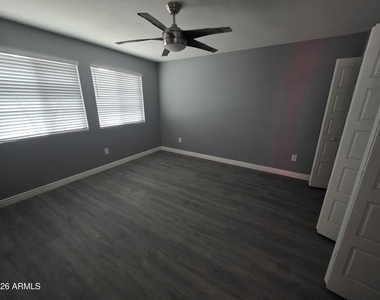 1812 E Whitton Avenue - Photo Thumbnail 6