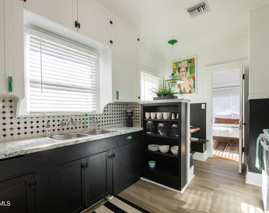 1433 E Osborn Road - Photo Thumbnail 12