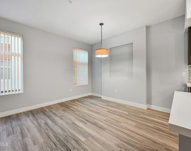 1023 W 5th Street - Photo Thumbnail 8