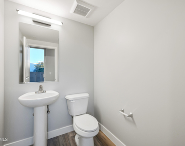 1023 W 5th Street - Photo Thumbnail 3