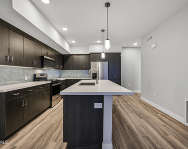 1023 W 5th Street - Photo Thumbnail 11