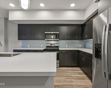 1023 W 5th Street - Photo Thumbnail 13