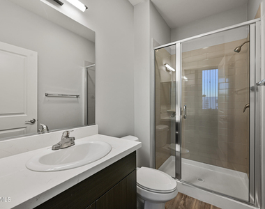 1023 W 5th Street - Photo Thumbnail 17