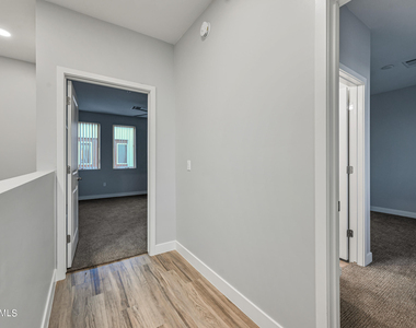 1023 W 5th Street - Photo Thumbnail 15