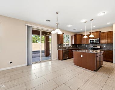 7279 N 89th Drive - Photo Thumbnail 12