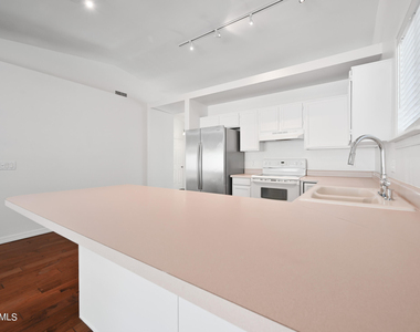 313 S Ocean Drive - Photo Thumbnail 7