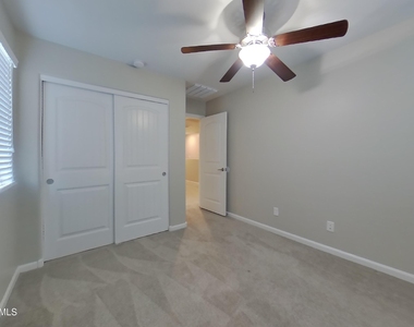 12550 W Hummingbird Terrace - Photo Thumbnail 9