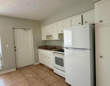 3041 Ne 20th Terrace - Photo Thumbnail 1