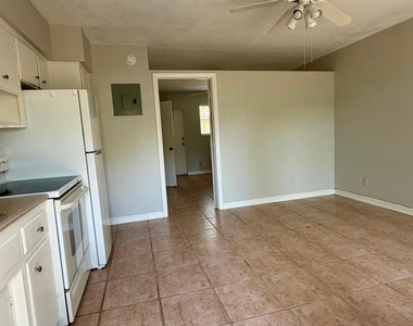 3041 Ne 20th Terrace - Photo Thumbnail 2