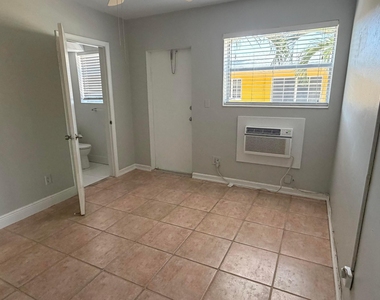 3041 Ne 20th Terrace - Photo Thumbnail 7
