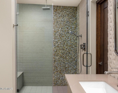 6331 E Hummingbird Lane - Photo Thumbnail 17