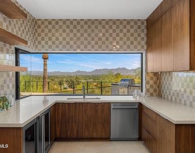 6331 E Hummingbird Lane - Photo Thumbnail 8