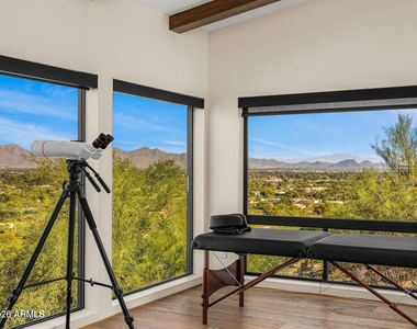 6331 E Hummingbird Lane - Photo Thumbnail 11