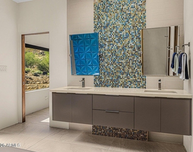 6331 E Hummingbird Lane - Photo Thumbnail 19