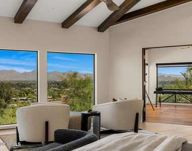 6331 E Hummingbird Lane - Photo Thumbnail 10