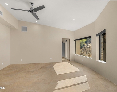 6331 E Hummingbird Lane - Photo Thumbnail 18