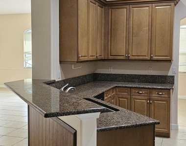 2024 Sw Driftwood Street - Photo Thumbnail 13