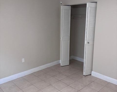 5393 Se 48th Avenue - Photo Thumbnail 4