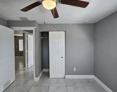 933 W 7th Street - Photo Thumbnail 10
