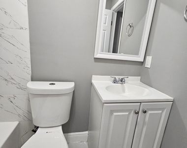 933 W 7th Street - Photo Thumbnail 12