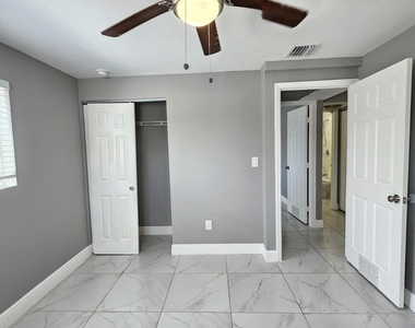 933 W 7th Street - Photo Thumbnail 7