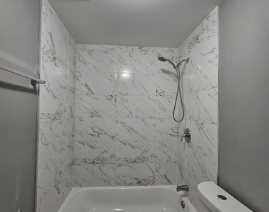 933 W 7th Street - Photo Thumbnail 11