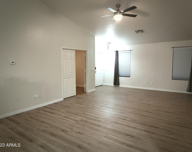 5824 E Valley View Drive - Photo Thumbnail 4