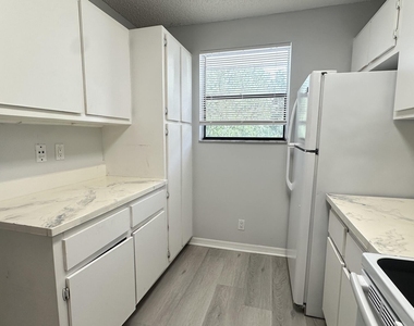 11464 Nw 39th Street - Photo Thumbnail 2