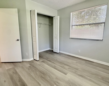 11464 Nw 39th Street - Photo Thumbnail 8