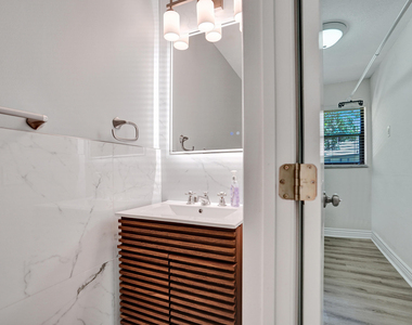2281 Nw 36th Street - Photo Thumbnail 5