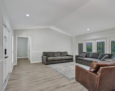 2281 Nw 36th Street - Photo Thumbnail 3