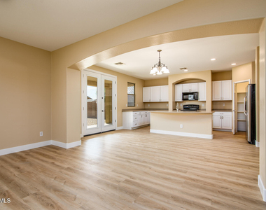 41615 W Chimayo Court - Photo Thumbnail 7